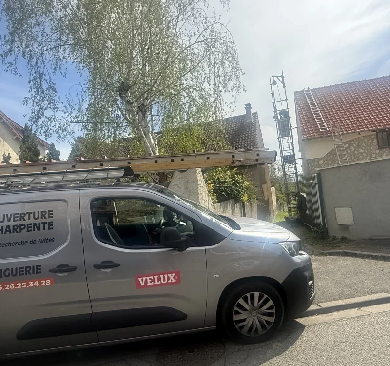 Remplacement Velux sur tuile ardoise Monsoult a Monsoult - en cours