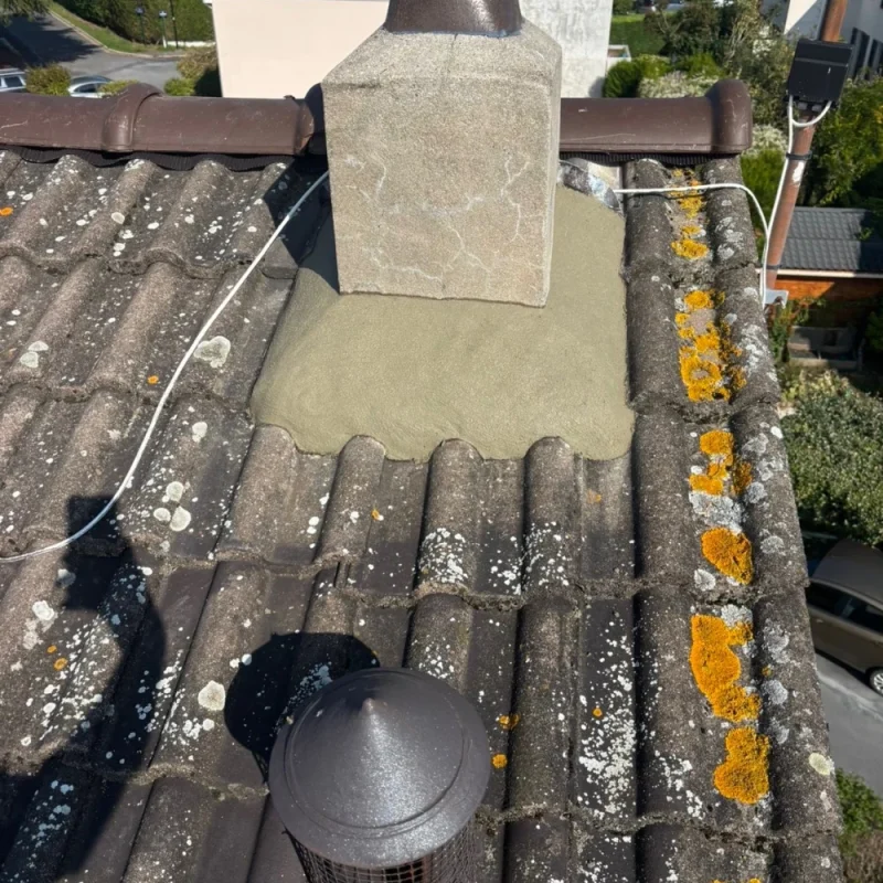 Reprise pied de cheminée ciment hydrofuge Auvers Auvers-sur-Oise 95430 - detail